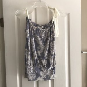 Adorable White House Black Market Top